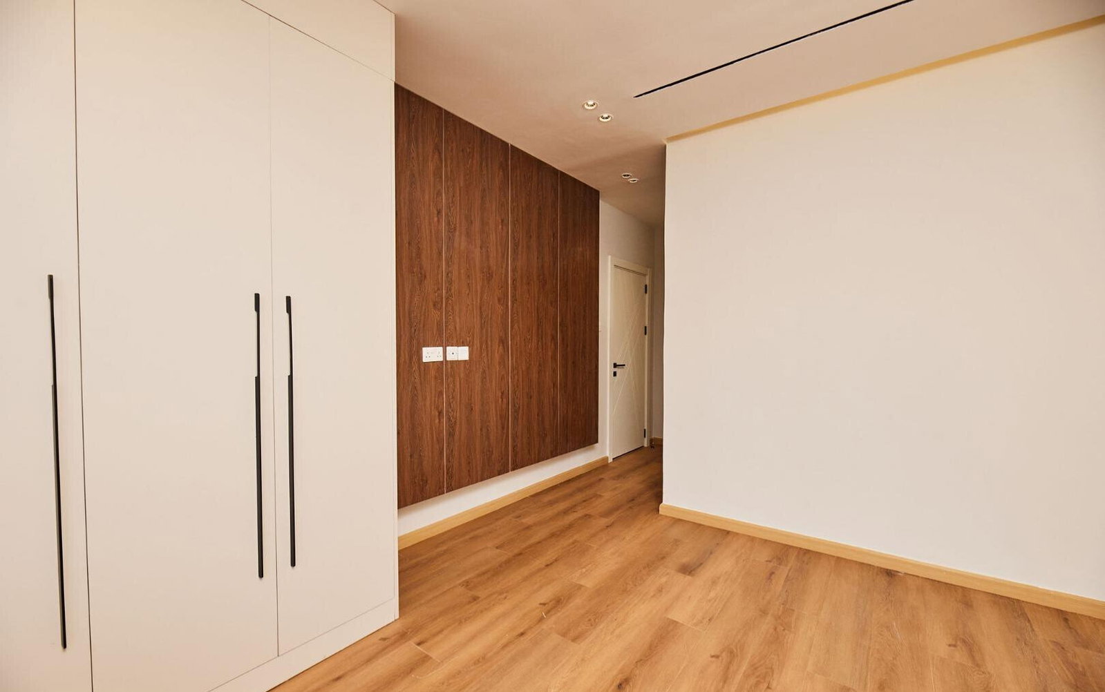 5BR Manhattan-Style Twin Tower Apartment with Heated Pool - Kilimani