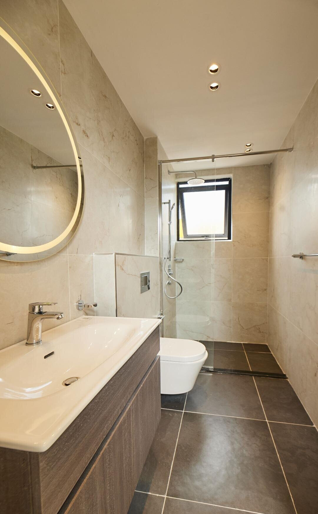 5BR Manhattan-Style Twin Tower Apartment with Heated Pool - Kilimani