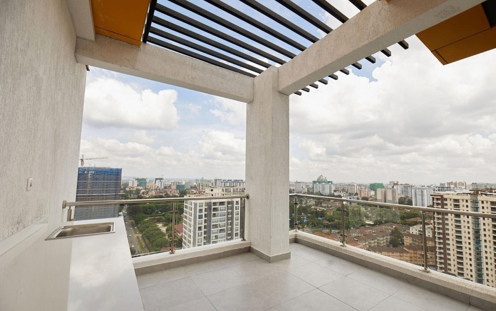 5BR Manhattan-Style Twin Tower Apartment with Heated Pool - Kilimani