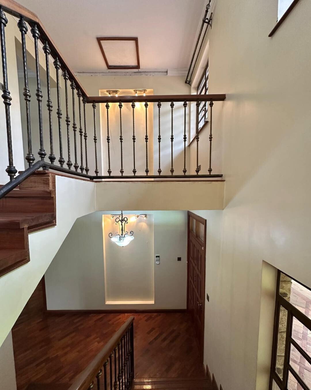 4-Ensuite Townhouse with Shared Pool – Karen