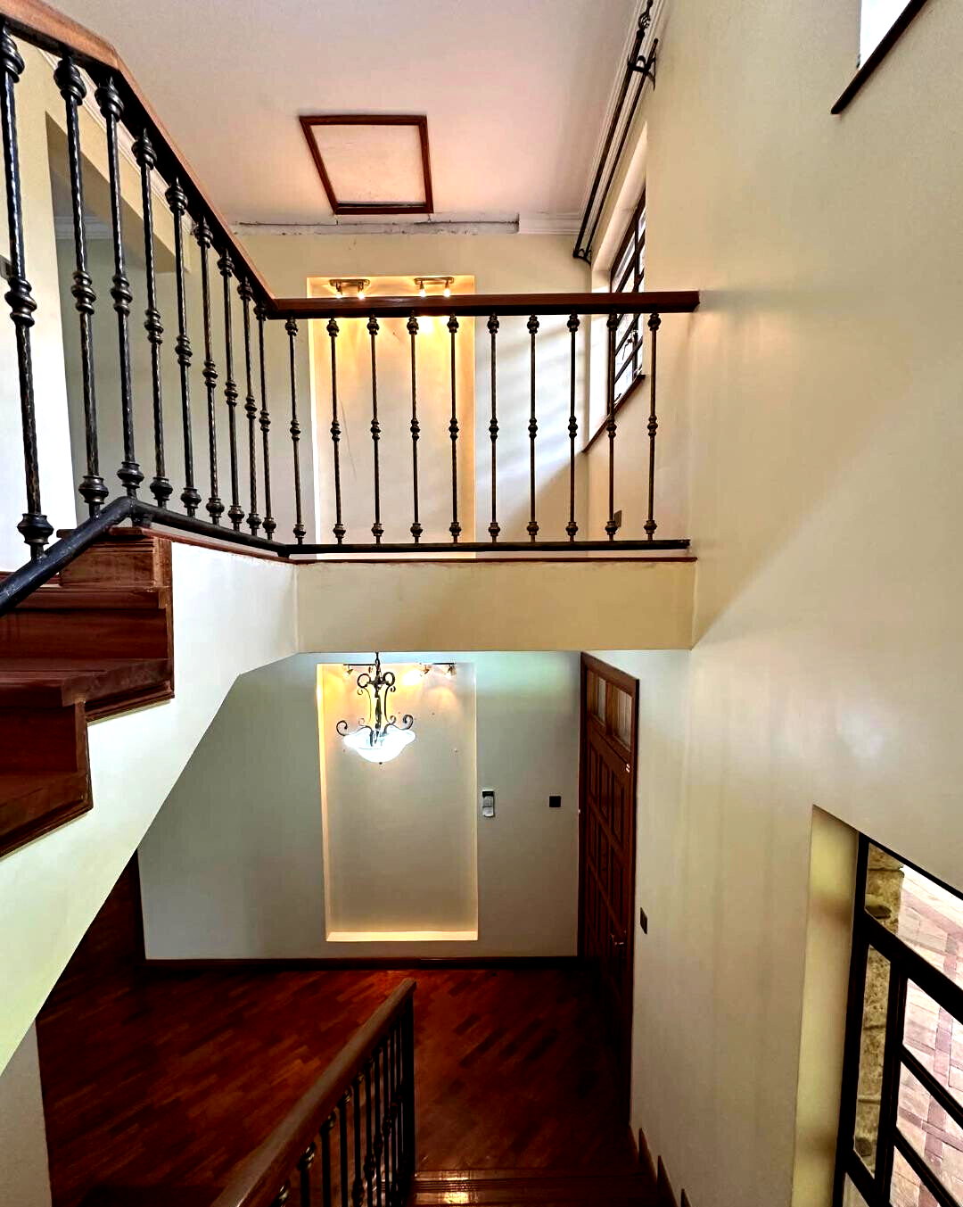 4-Ensuite Townhouse with Shared Pool – Karen
