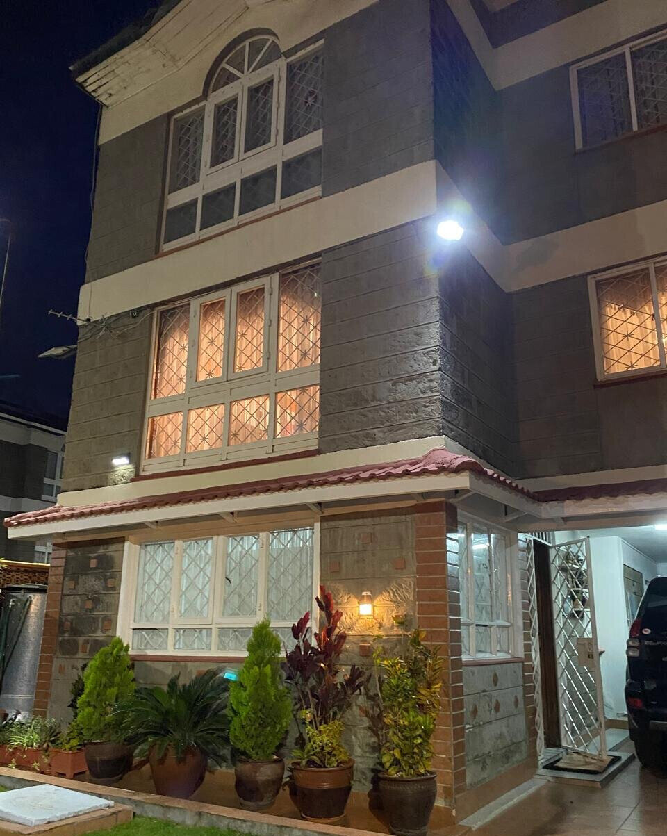 Corner 4BR Maisonette with DSQ & Walk-in Closets - South C