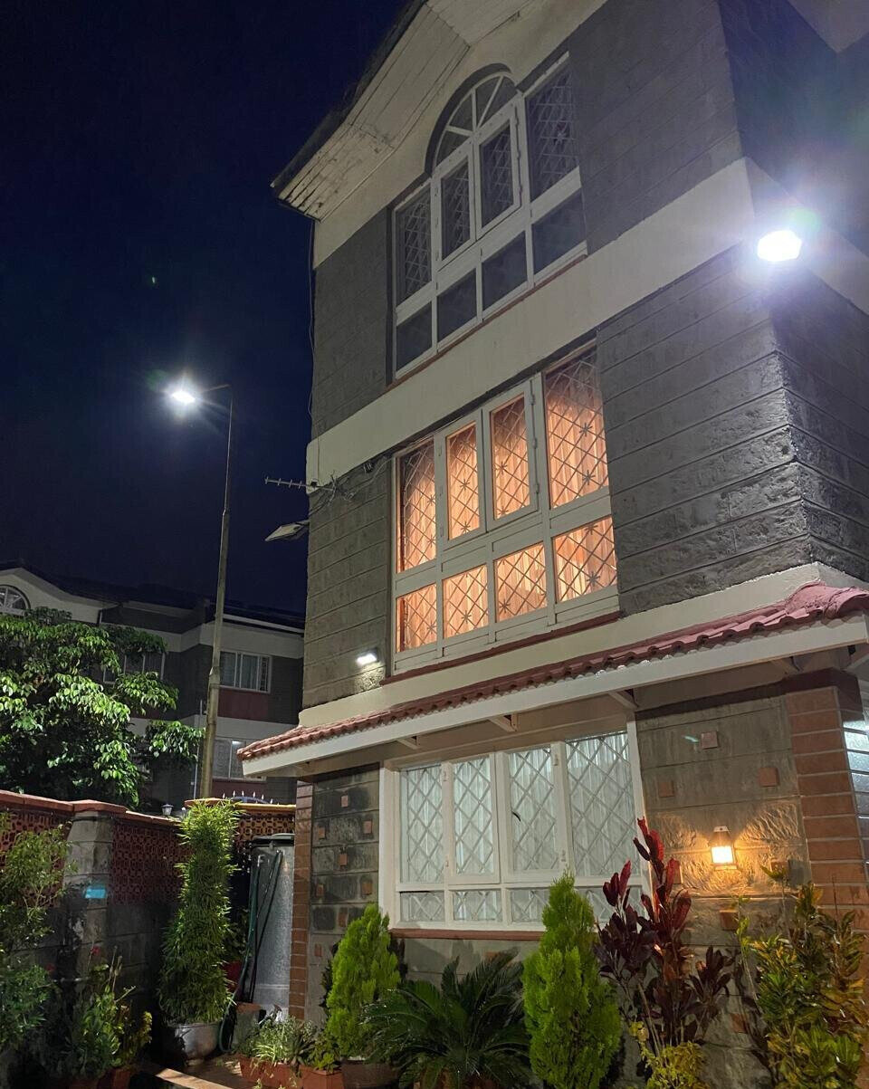 Corner 4BR Maisonette with DSQ & Walk-in Closets - South C