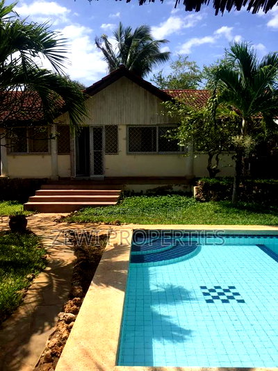 Furnished 2bdrm Bungalow in Casuarina Road, Town Centre for sale - Image 1