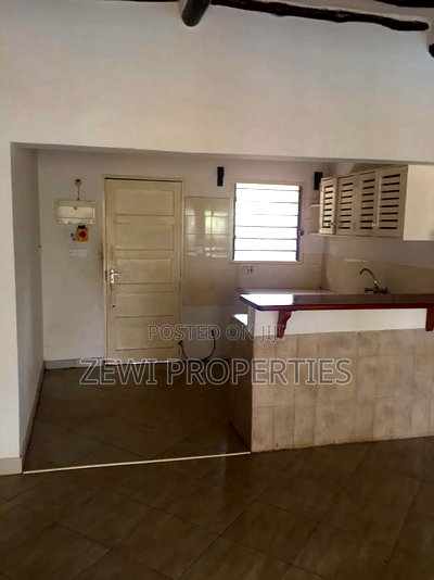 Furnished 2bdrm Bungalow in Casuarina Road, Town Centre for sale - Image 3