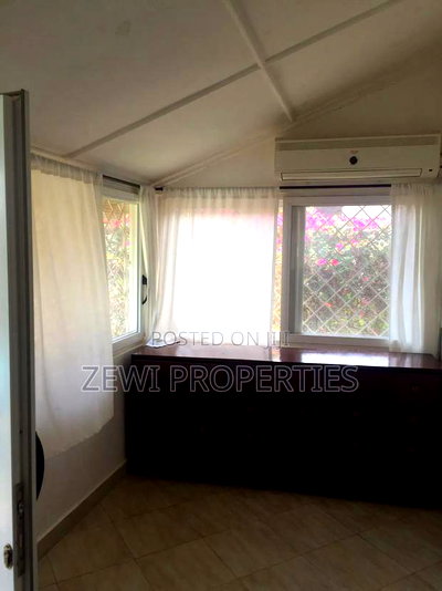 Furnished 2bdrm Bungalow in Casuarina Road, Town Centre for sale - Image 4