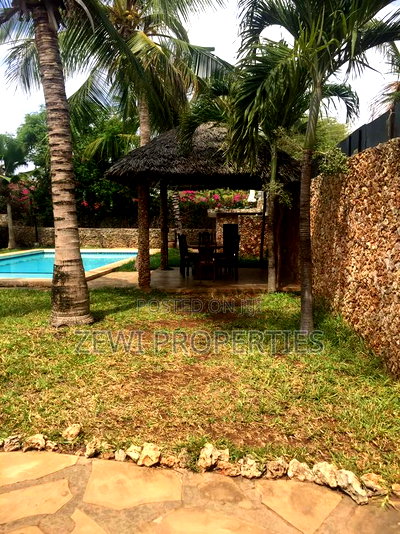 Furnished 2bdrm Bungalow in Casuarina Road, Town Centre for sale - Image 14