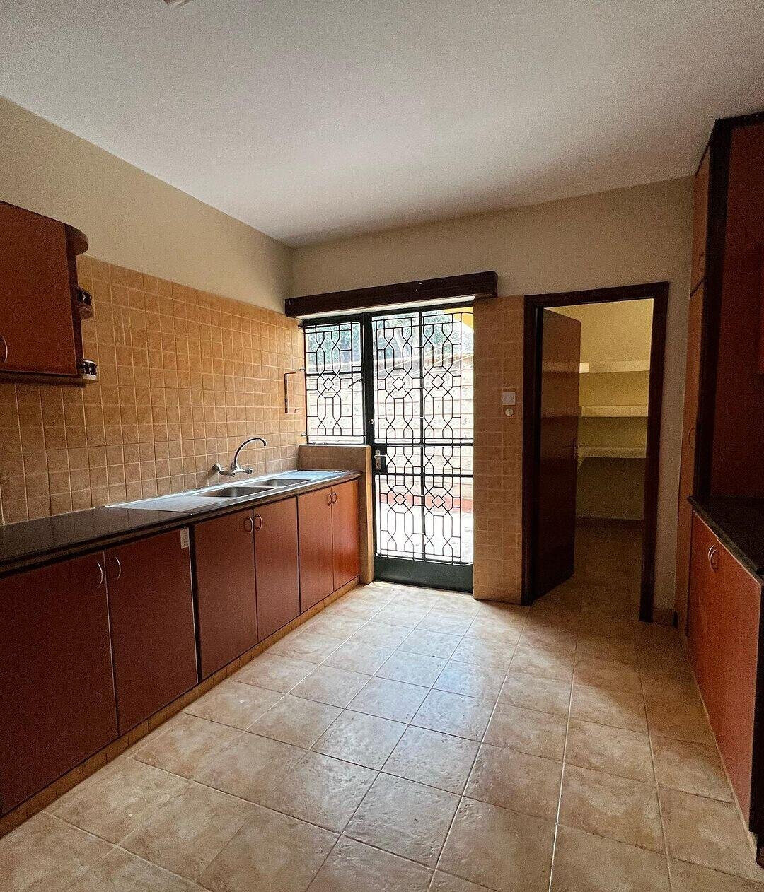 5-Ensuite Townhouse with Pool & Family Room - Lavington