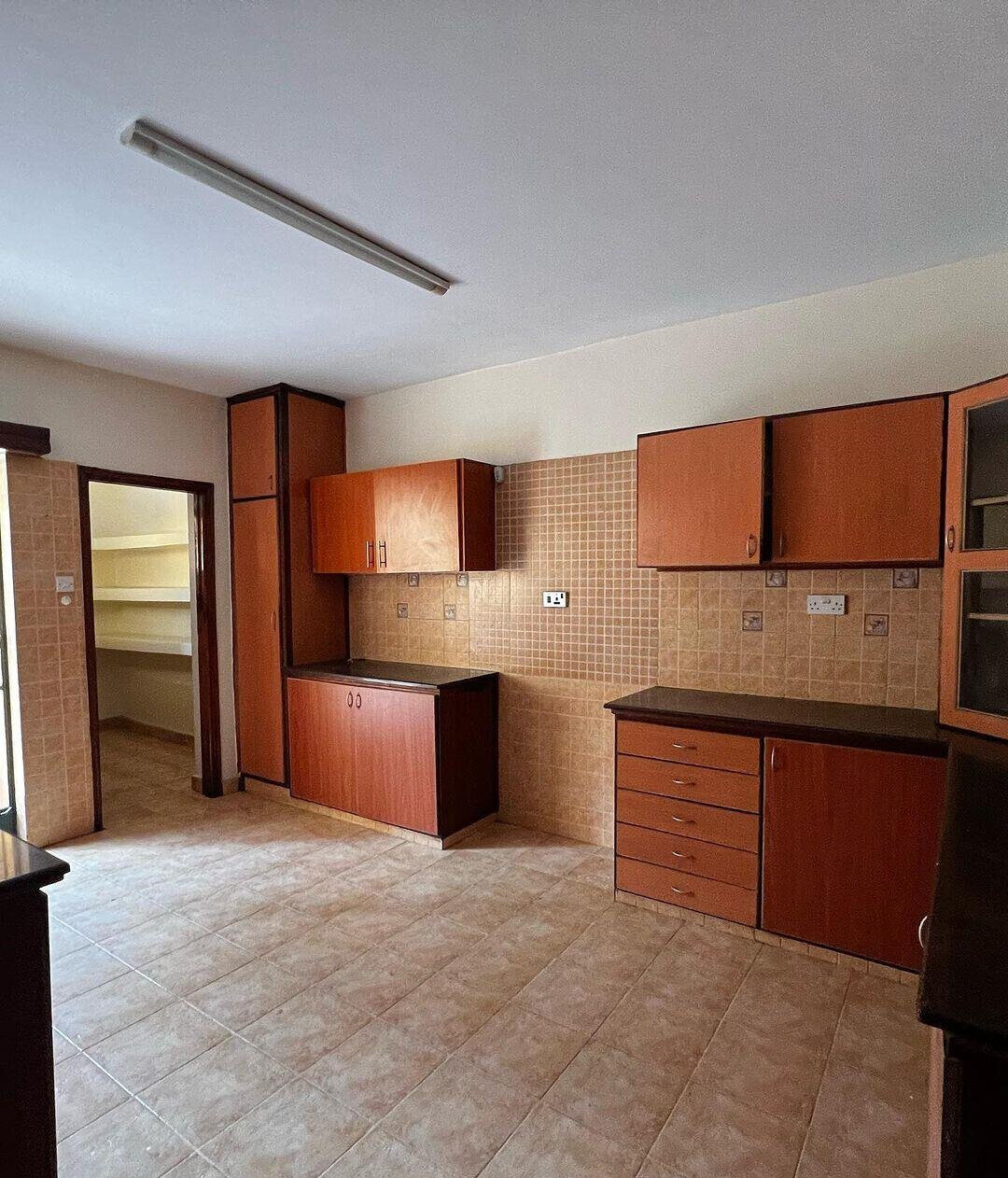 5-Ensuite Townhouse with Pool & Family Room - Lavington