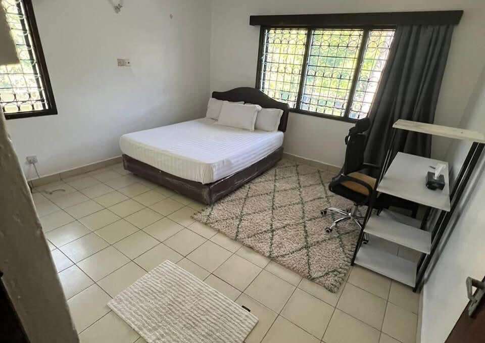 4BR Home on Half-Acre with Private Pool - Nyali