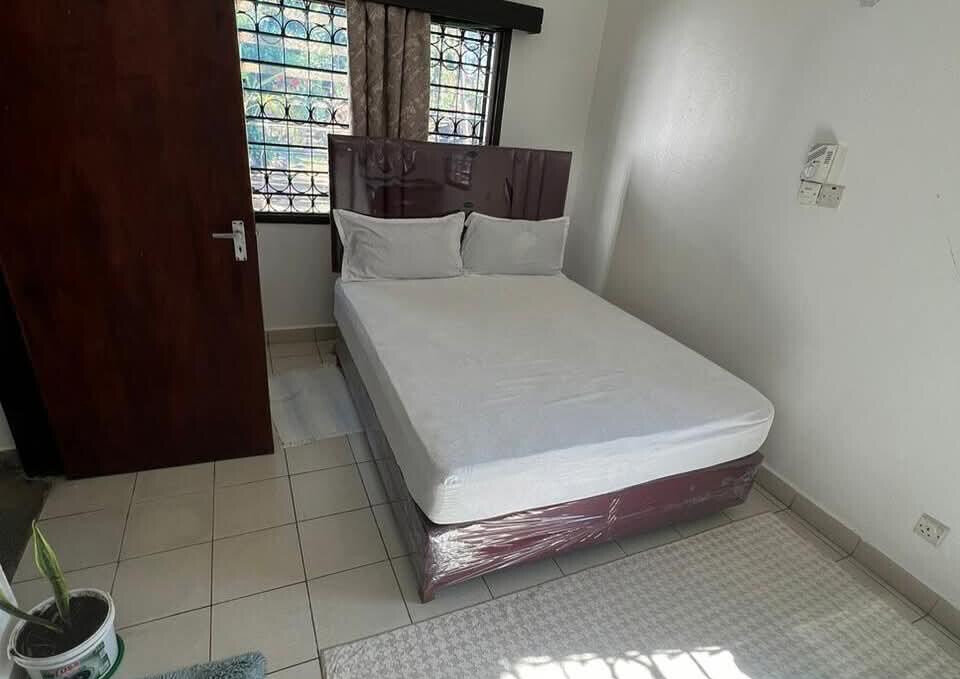 4BR Home on Half-Acre with Private Pool - Nyali