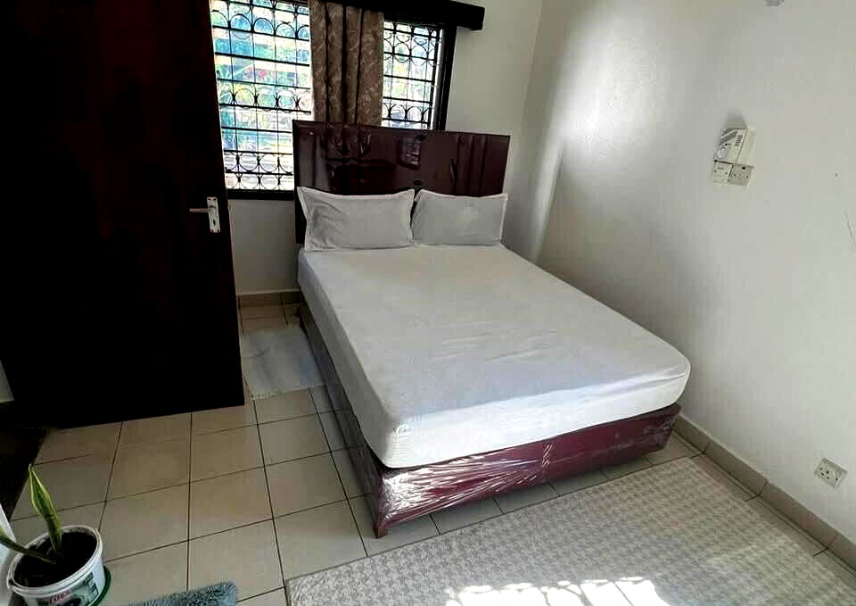 4BR Home on Half-Acre with Private Pool - Nyali