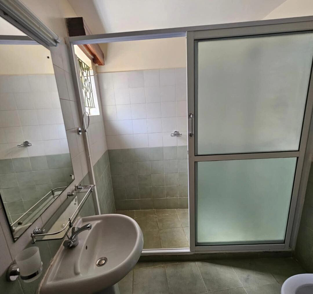 5-Ensuite Townhouse with Pool & Play Area - Lavington Gated