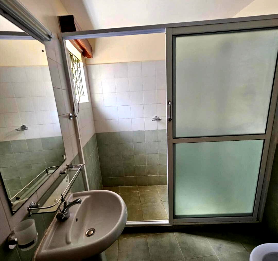 5-Ensuite Townhouse with Pool & Play Area - Lavington Gated