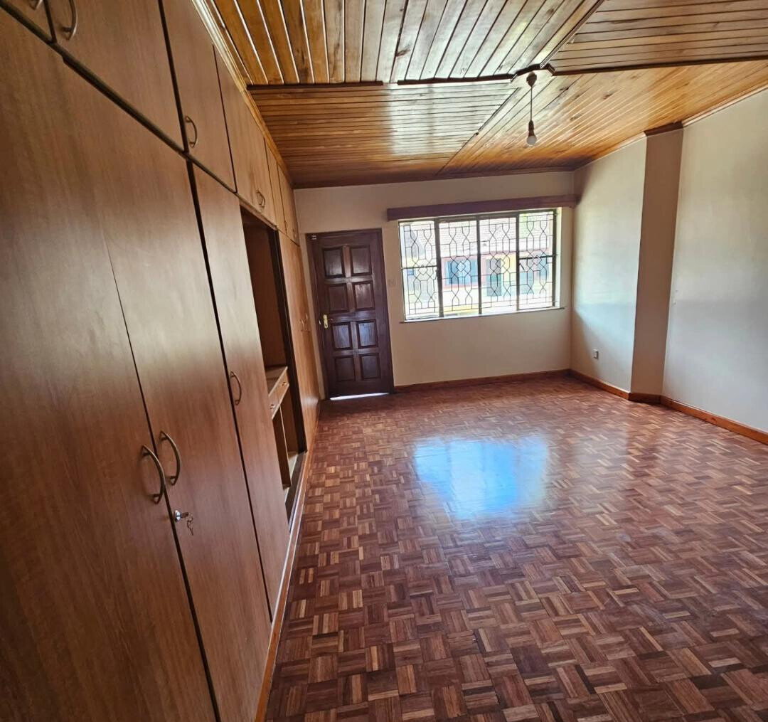 5-Ensuite Townhouse with Pool & Play Area - Lavington Gated