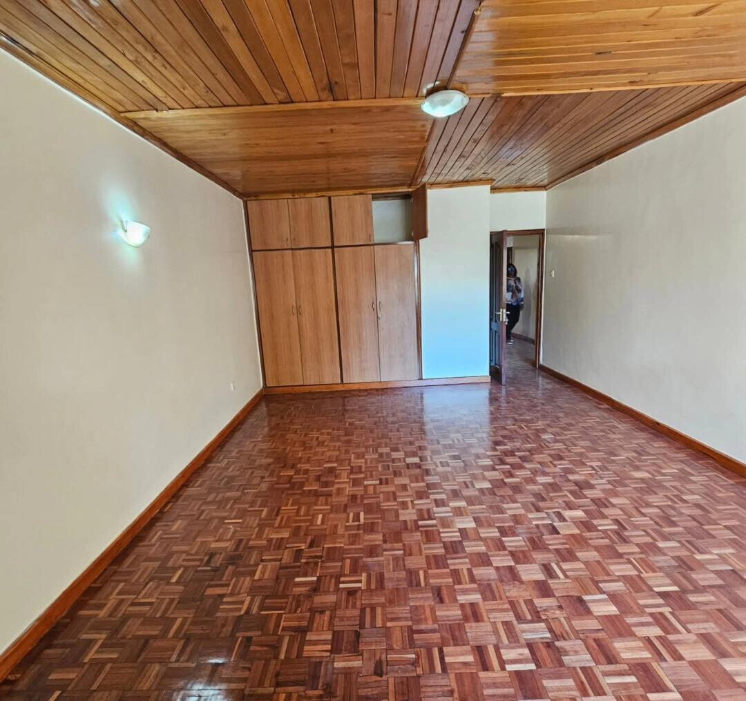 5-Ensuite Townhouse with Pool & Play Area - Lavington Gated