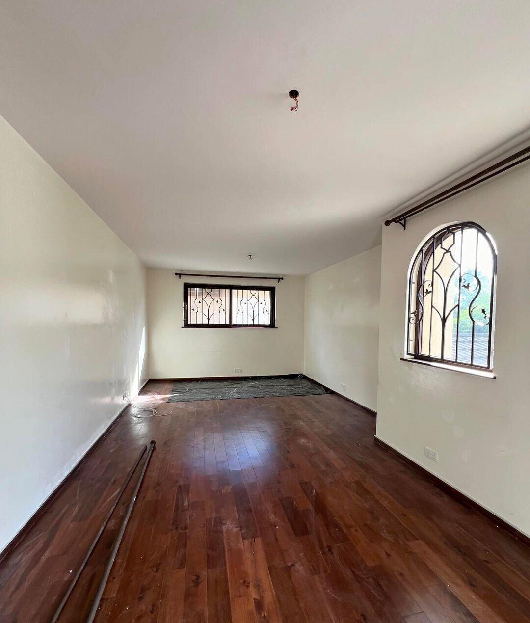 5-Ensuite Townhouse with Solar & Borehole - Lavington Gated