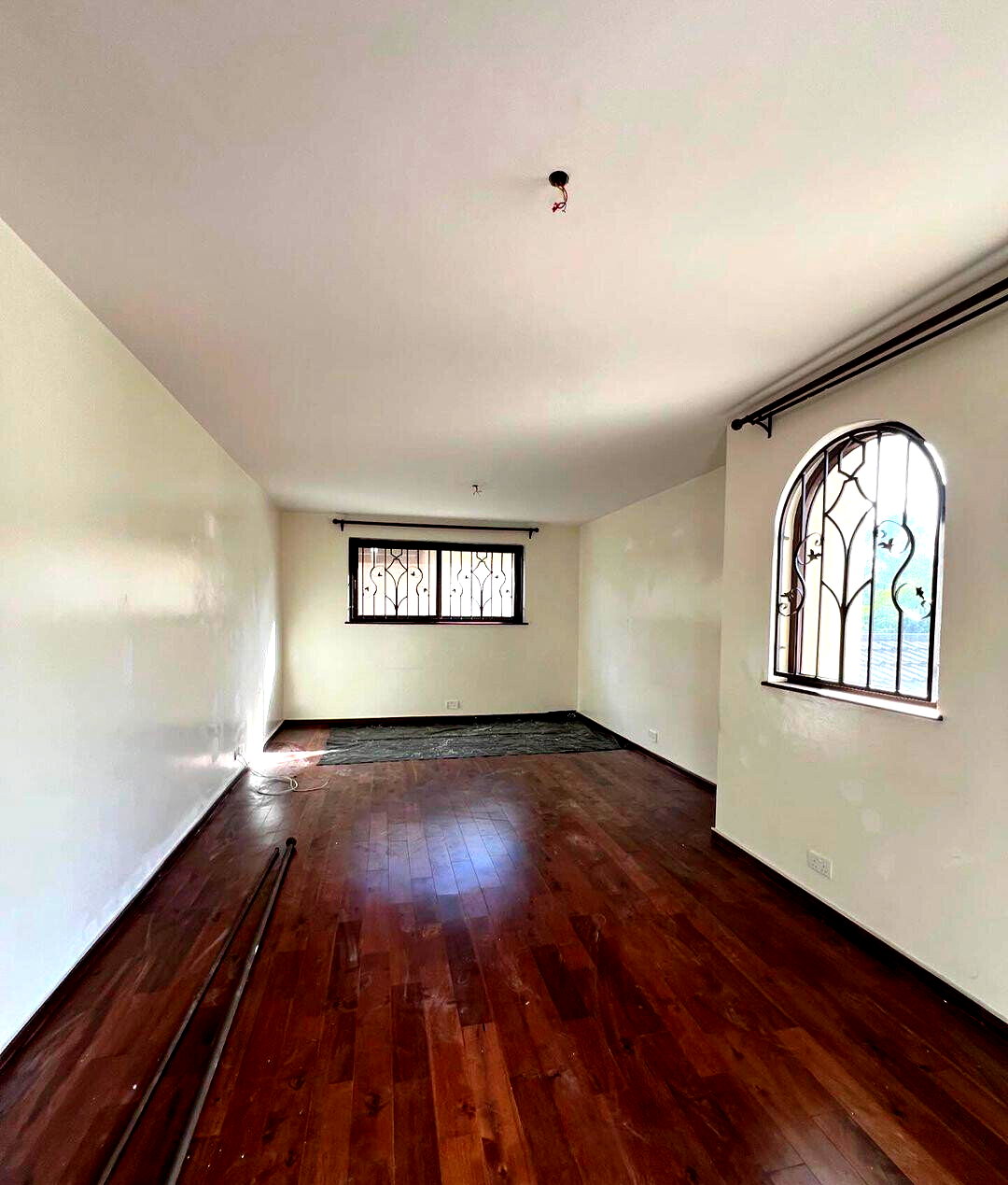 5-Ensuite Townhouse with Solar & Borehole - Lavington Gated