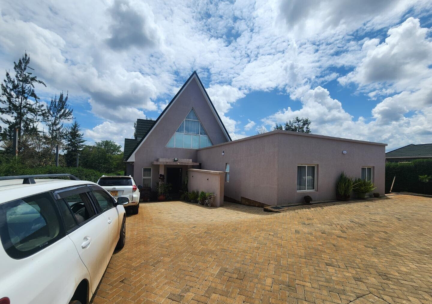 KSh 40M Garden Home with Parking
