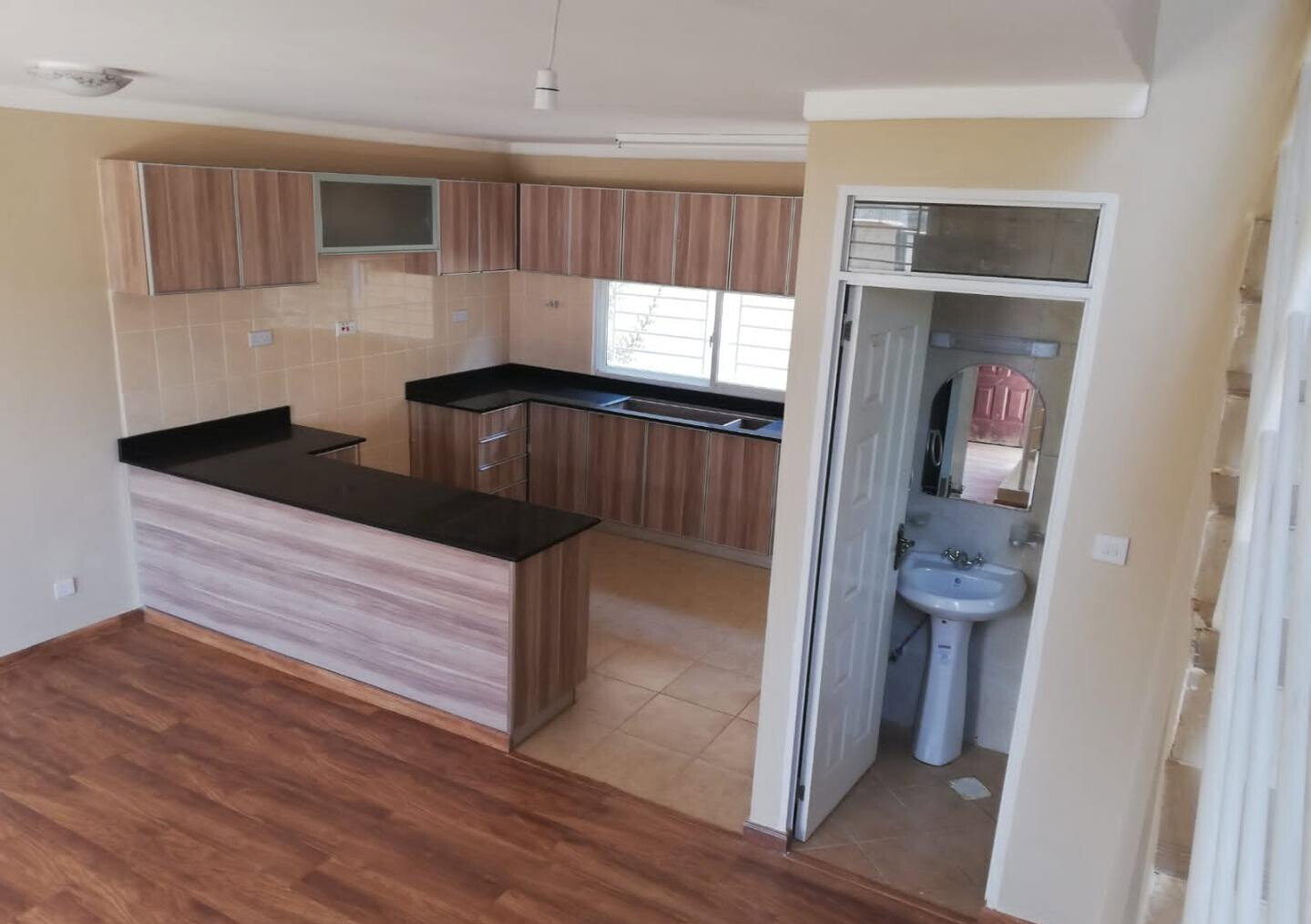 3BR Townhouse 100m from Tarmac - New Kitisuru