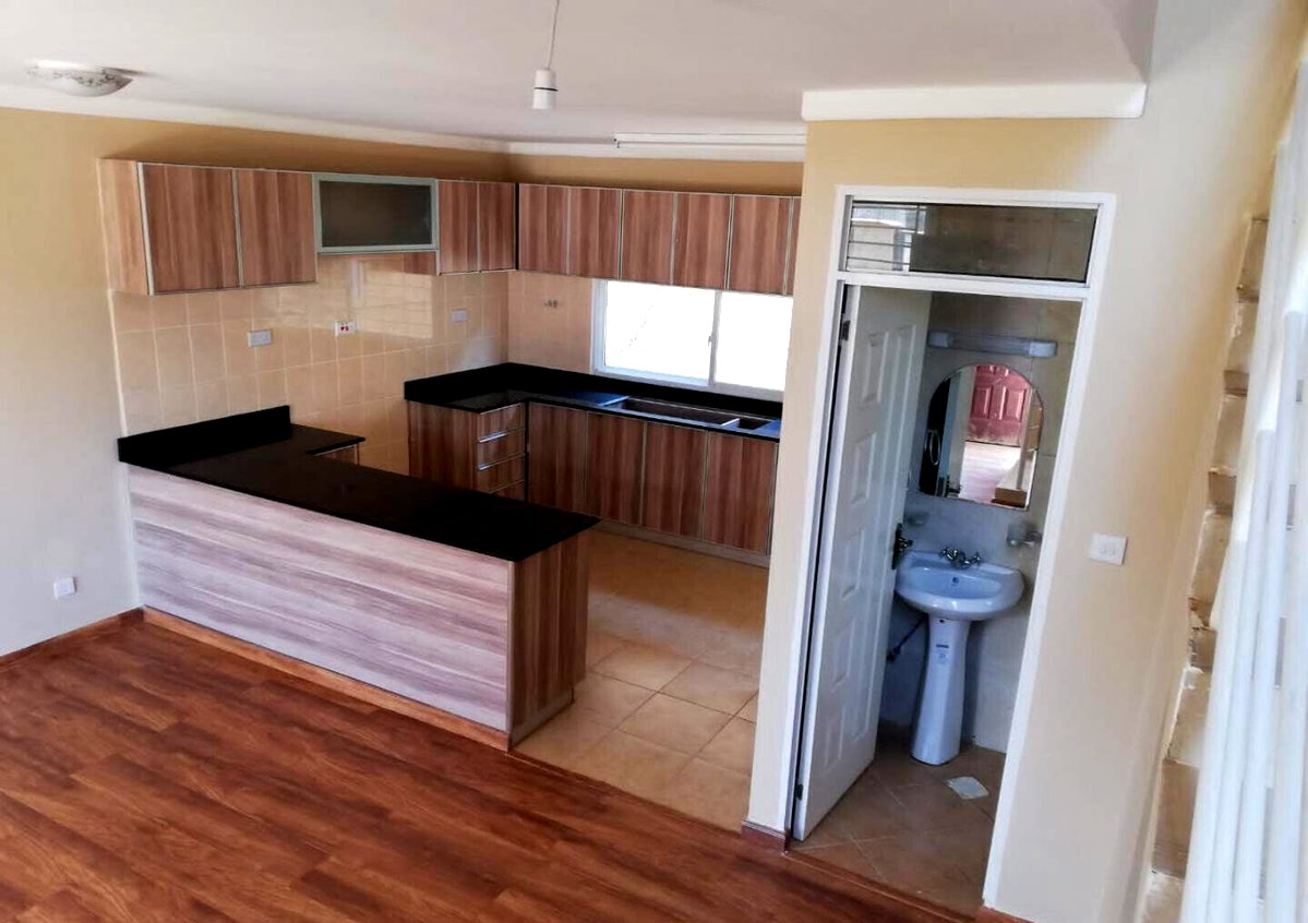3BR Townhouse 100m from Tarmac - New Kitisuru
