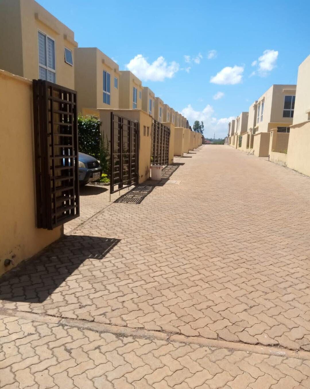 3BR Townhouse 100m from Tarmac - New Kitisuru