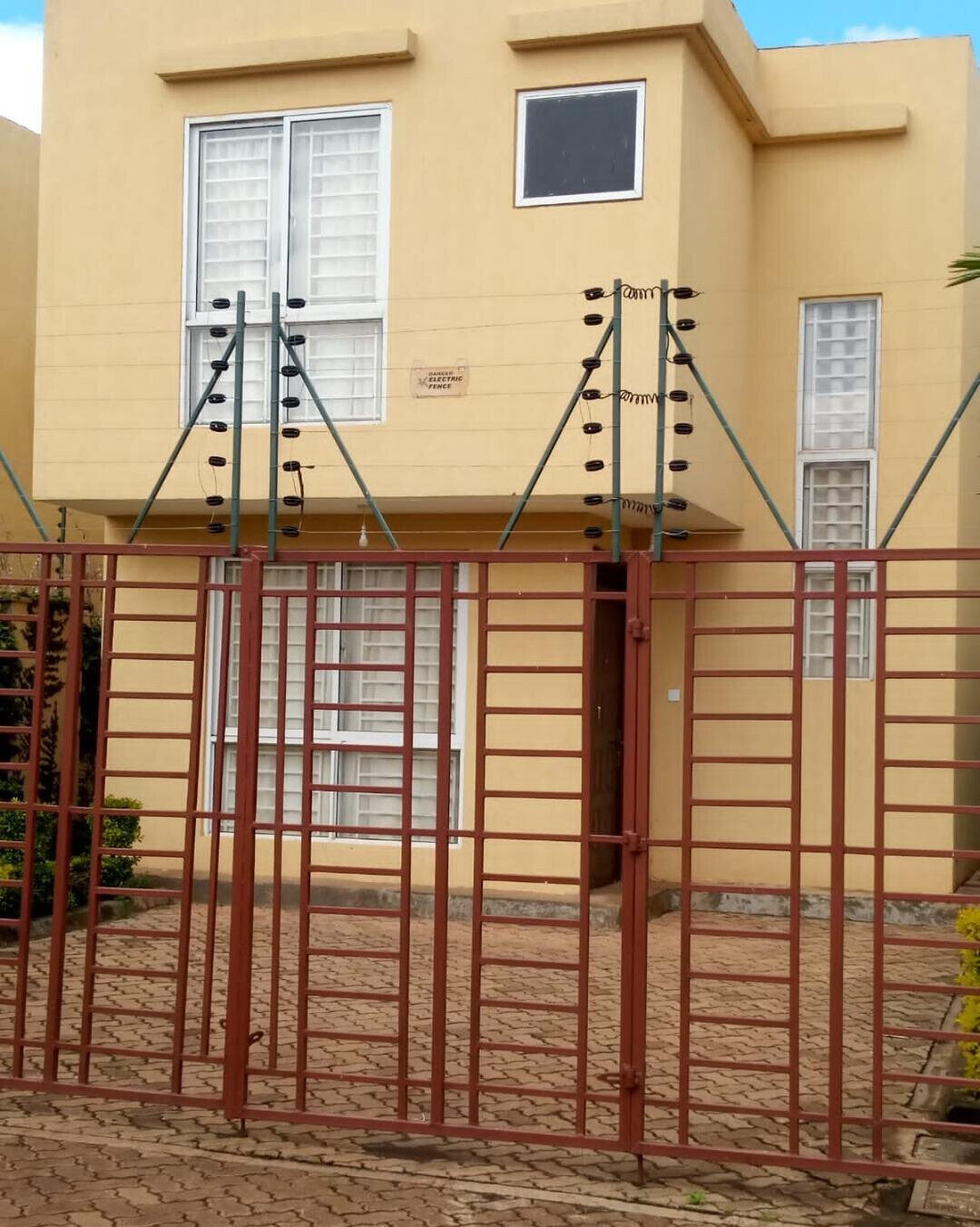 3BR Townhouse 100m from Tarmac - New Kitisuru