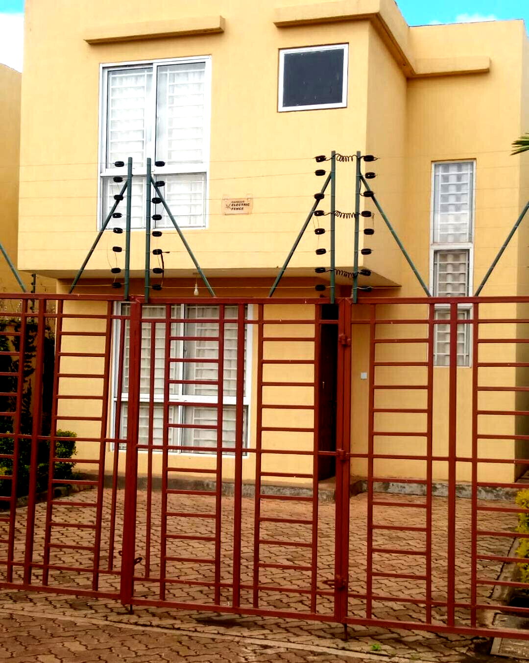 3BR Townhouse 100m from Tarmac - New Kitisuru