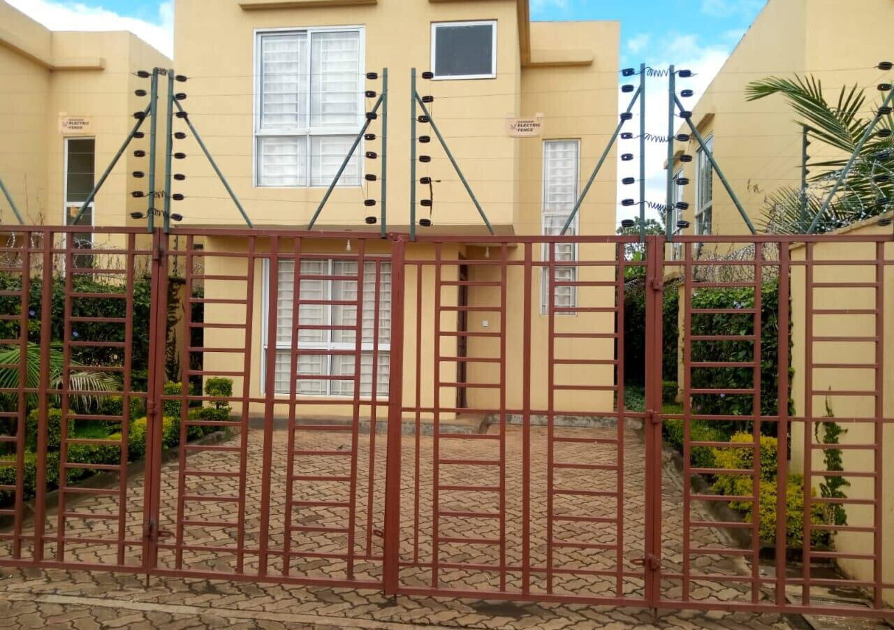 3BR Townhouse 100m from Tarmac - New Kitisuru