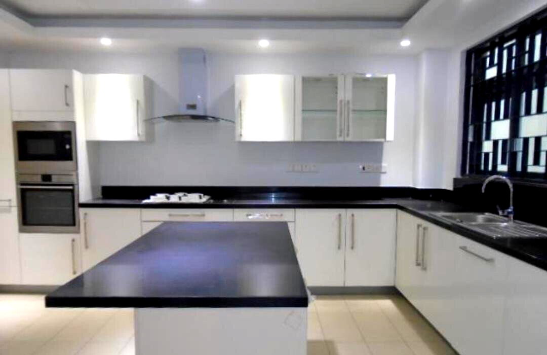 5BR Townhouse with Mature Garden & Servant Quarter - Spring Valley