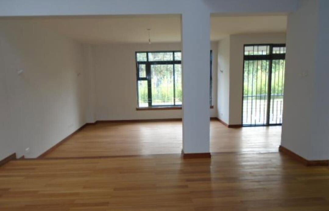 5BR Townhouse with Mature Garden & Servant Quarter - Spring Valley