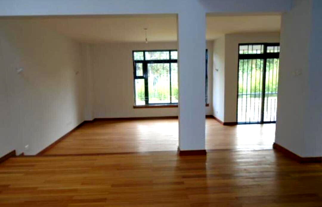 5BR Townhouse with Mature Garden & Servant Quarter - Spring Valley