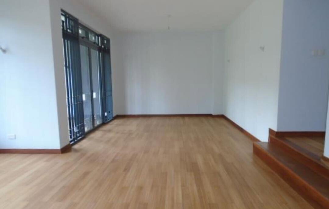 5BR Townhouse with Mature Garden & Servant Quarter - Spring Valley