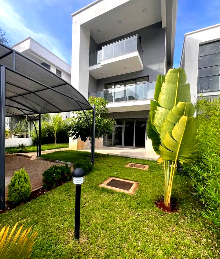 5-Ensuite Townhouse with Family Room & Private Garden - Lavington