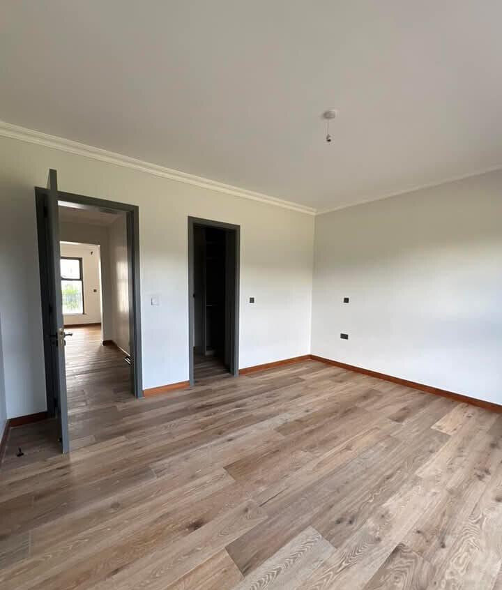5-Ensuite Townhouse with Family Room & Private Garden - Lavington