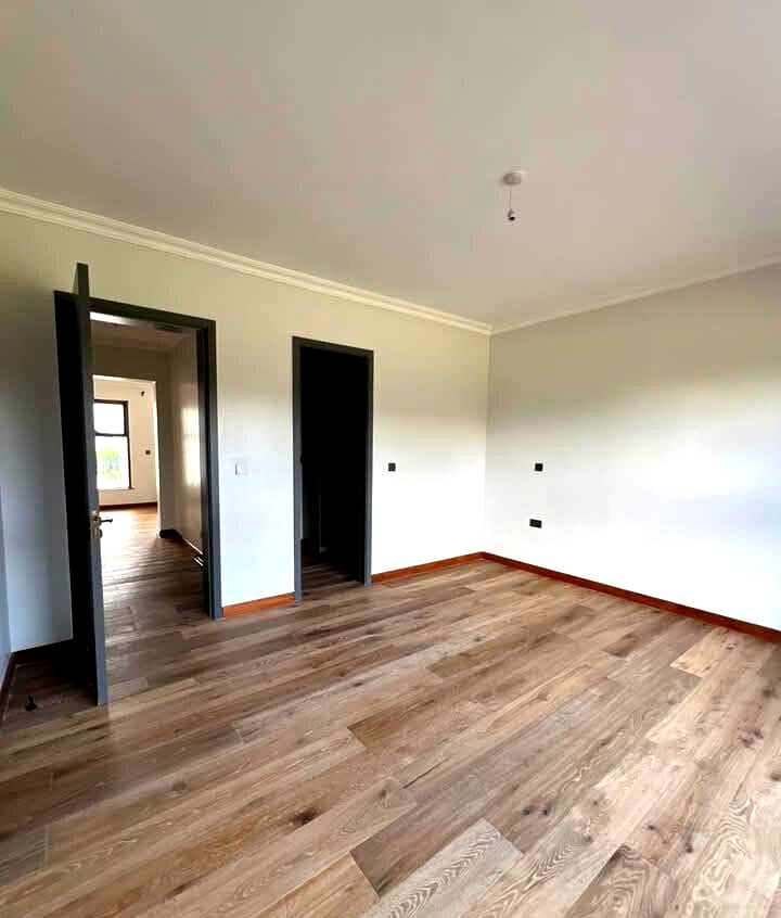 5-Ensuite Townhouse with Family Room & Private Garden - Lavington