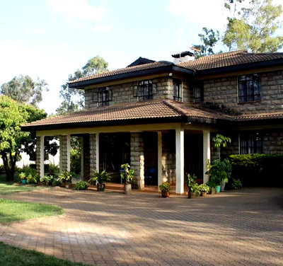20-Year-Old Corner Townhouse on 1 Acre – Hardy, Karen