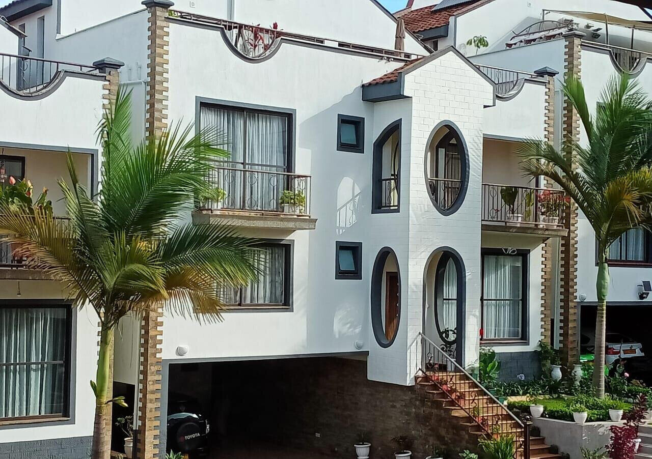 5-Ensuite Townhouse with Private Garden & Jacuzzi - Westlands