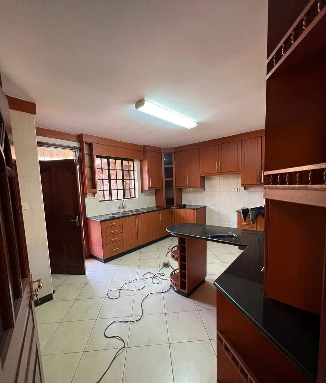 Birds' Sanctuary Townhouse with River & Private Garden - Kileleshwa