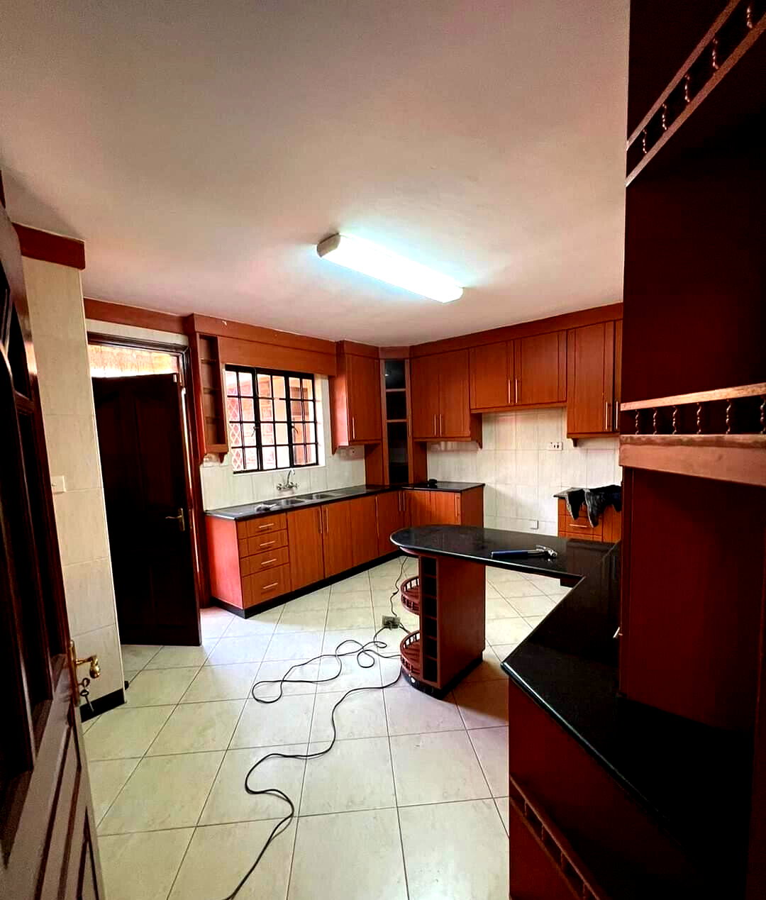 Birds' Sanctuary Townhouse with River & Private Garden - Kileleshwa