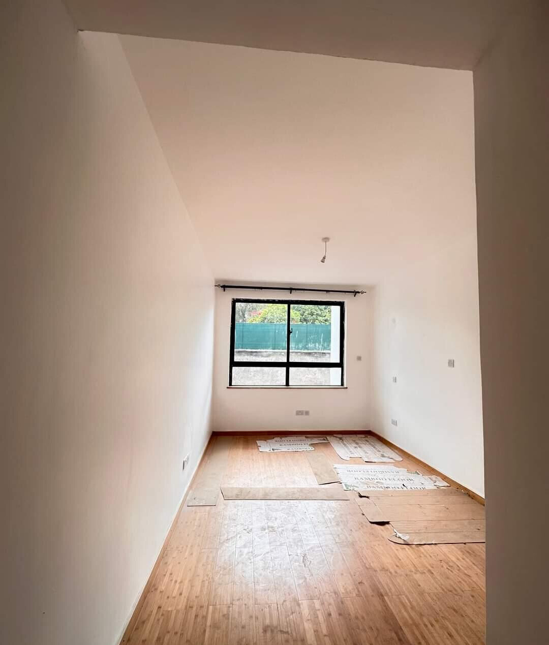 5-Ensuite Townhouse with Roof Terrace & Private Garden - Lavington