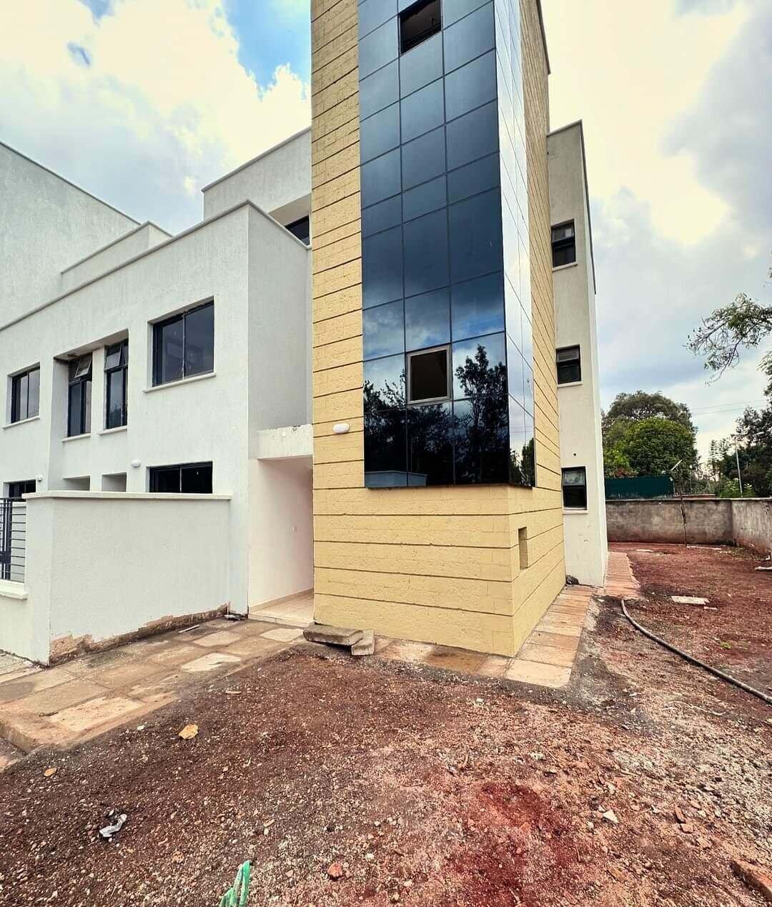 5-Ensuite Townhouse with Roof Terrace & Private Garden - Lavington
