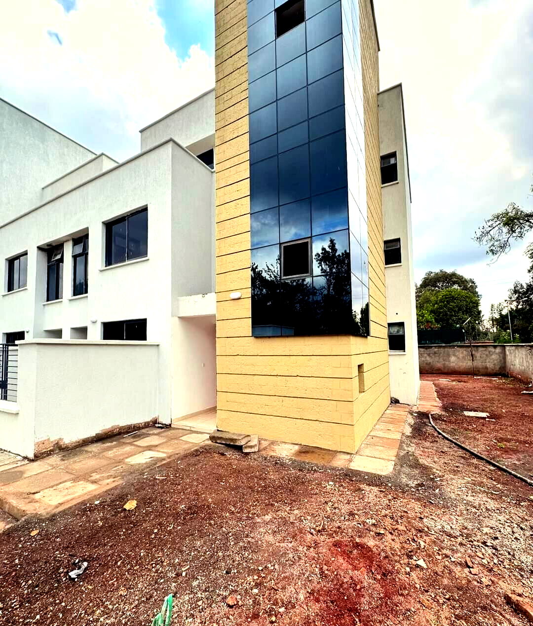 5-Ensuite Townhouse with Roof Terrace & Private Garden - Lavington
