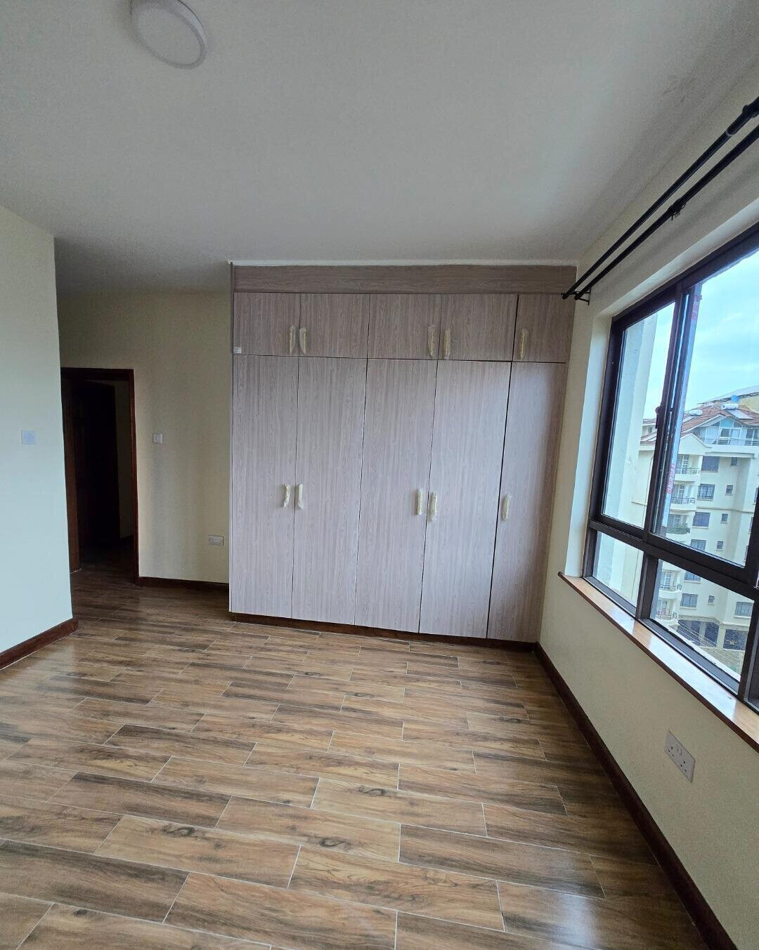 3BR All-Ensuite with Rooftop Pool & Sauna - Lavington