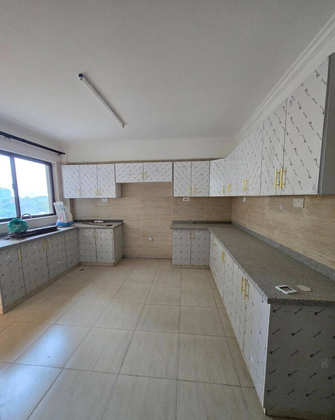 3BR All-Ensuite with Rooftop Pool & Sauna - Lavington