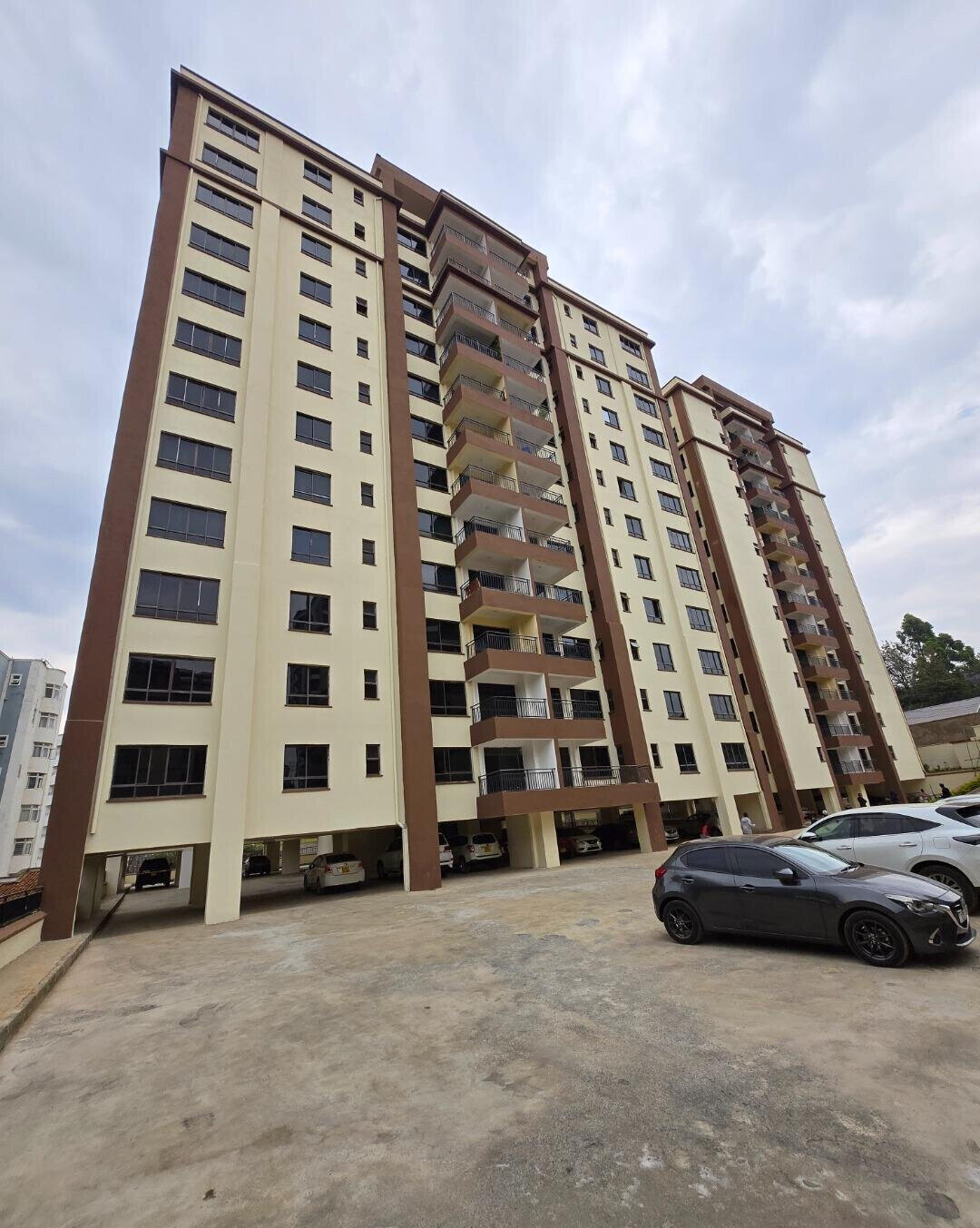 3BR All-Ensuite with Rooftop Pool & Sauna - Lavington
