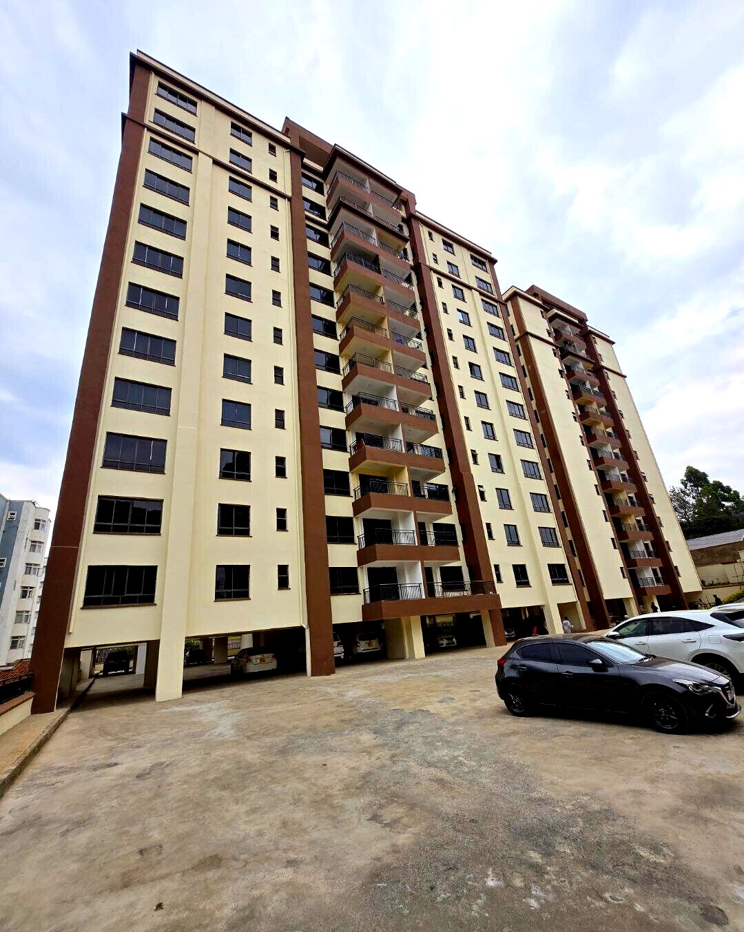 3BR All-Ensuite with Rooftop Pool & Sauna - Lavington