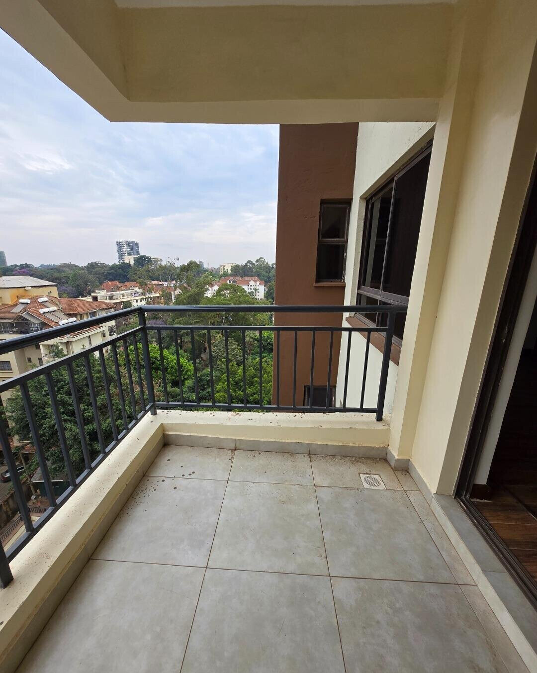3BR All-Ensuite with Rooftop Pool & Sauna - Lavington