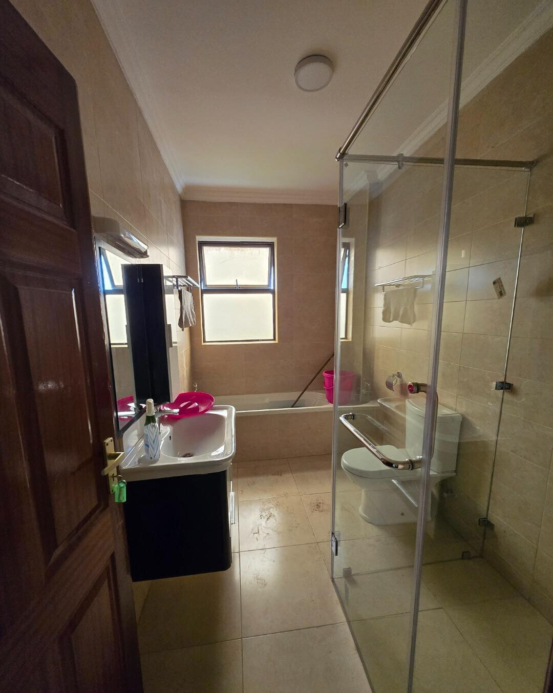 3BR All-Ensuite with Rooftop Pool & Sauna - Lavington