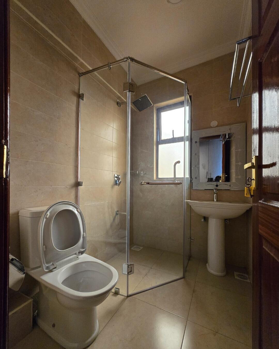 3BR All-Ensuite with Rooftop Pool & Sauna - Lavington